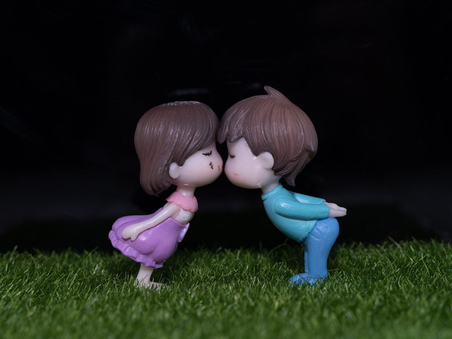 Kissing couple miniature